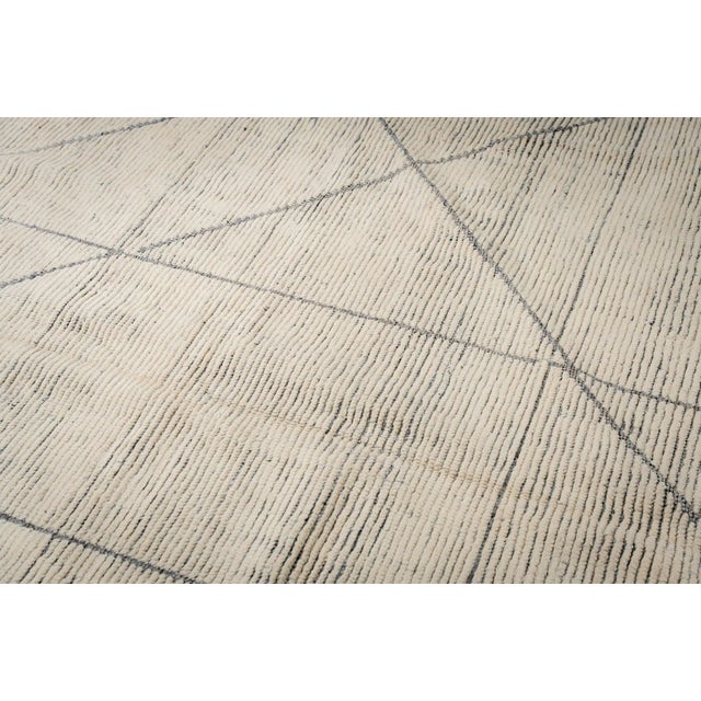 Hand-knotted in premium wool, this 12 x 15 Marrakech Beige Whisper rug carpet is a refined offering from our contemporary...