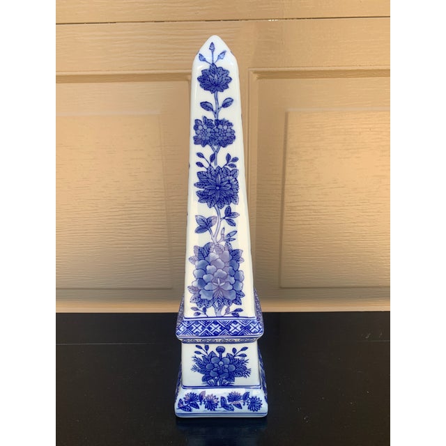 Maitland - Smith Late 20th Century Neoclassical French Country Porcelain Blue and White Obelisk For Sale - Image 4 of 11