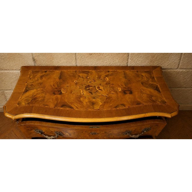 Louis XV Style Bombé Commode in Walnut Marquetry, 1920s For Sale - Image 3 of 4