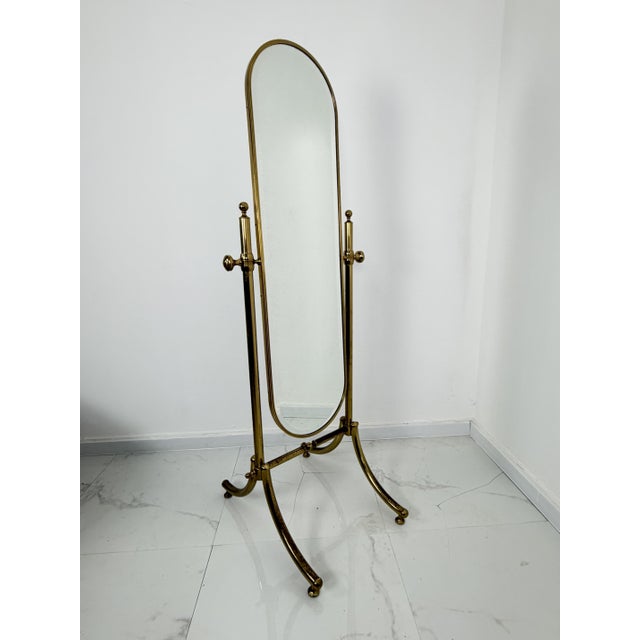 Adjustable brass floor mirror in the style of Maison Jansen, 1970s Intact and in good condition. Height 158 ​​cm, width 52...