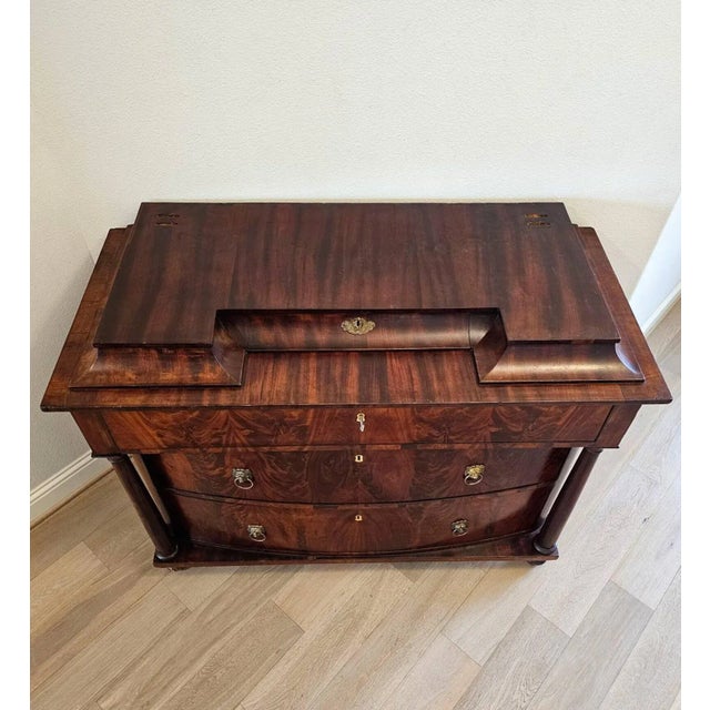 Early 19th Century Biedermeier Period Flame Mahogany Chest of Drawers For Sale In Dallas - Image 6 of 13