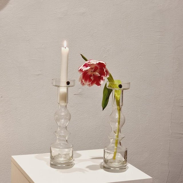 A pair of timless, elegant vases / candlesticks in solid glass. Model Pompadour / 1945, designed by Nanny Still...