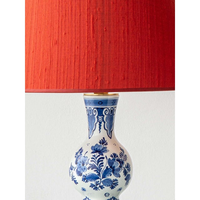 Vintage Royal Delft Blue & White Ceramic Table Lamps with New Vermilion Silk Shades, Set of 2 For Sale - Image 16 of 18
