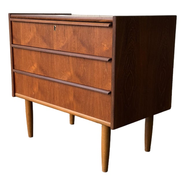 Vintage Danish Mid Century Modern Teak Six-Drawer Chest of Drawers Commode, Circa 1960s For Sale