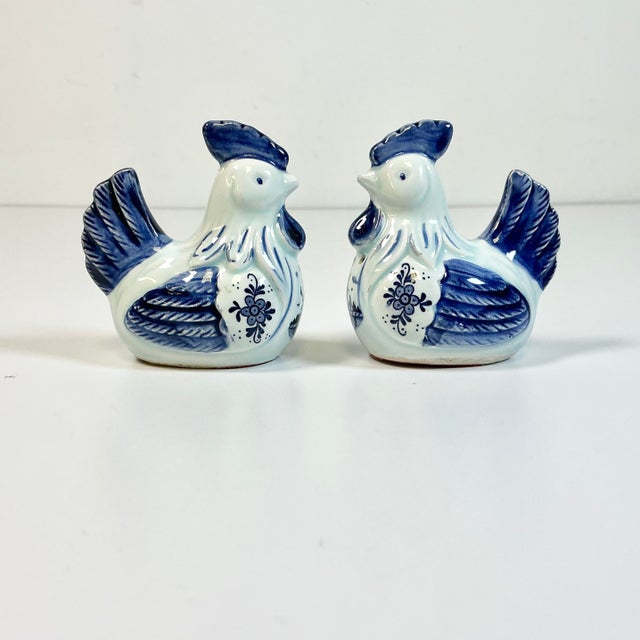 1950s Vintage Boho Chic Delft Chicken Salt & Pepper Shakers - A Pair. For Sale - Image 14 of 16