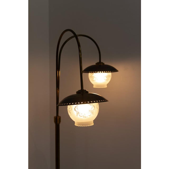 1920s Scandinavian Art Deco Floor Lamp in Brass and Glass, 1920s For Sale - Image 5 of 18
