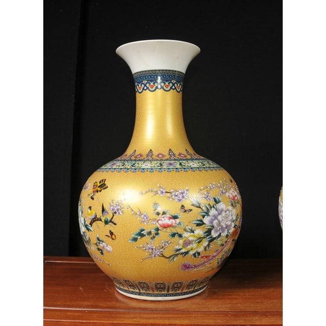Kangxi Chinese Porcelain Vases, Set of 2 For Sale - Image 5 of 10