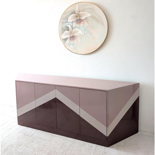 1980s Angular Trapezoid Shaped Pink Zig Zag Sideboard, 1980s For Sale - Image 5 of 18