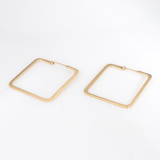 Modern 80s Vintage Square Hoop Earrings 1.25" 14k Gold Geometric Statement Jewelry, Pair For Sale - Image 3 of 4