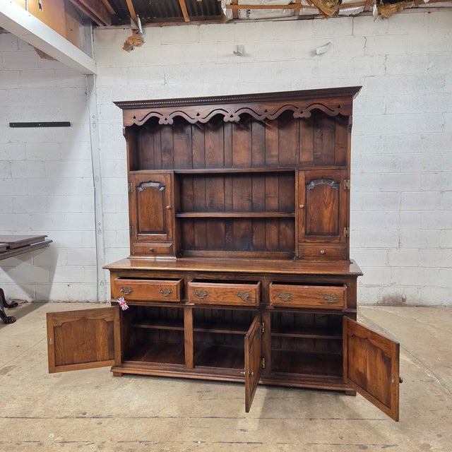 Mid 20th Century English Oak Paneled 5 Door & 3 Drawer Dresser and Rack With Shaped Frieze For Sale - Image 12 of 18