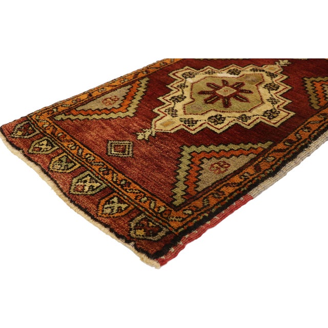 51480 Vintage Turkish Yastik Rug, 01'10 x 03'02. This captivating hand-knotted wool vintage Turkish Yastik rug is a...