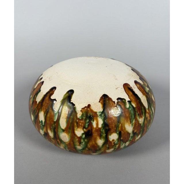 Green Sancai stoneware vase, Tang Dynasty (618-907), Ancient China For Sale - Image 8 of 8
