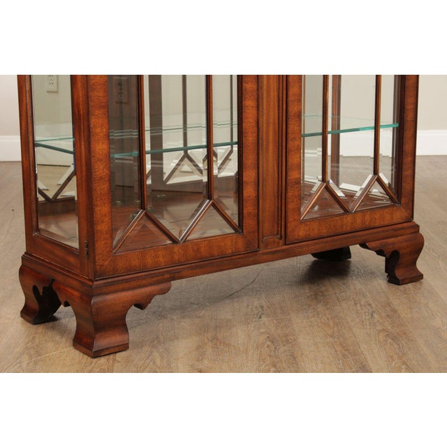 Henkel Harris Georgian Style Pair of Mahogany Display Case Cabinets For Sale - Image 10 of 12