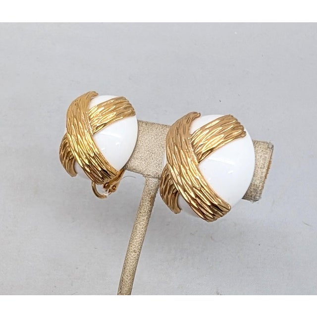 Napier Vintage Signed Napier Round Domed White X Clip Earrings, 1974- 2 Pieces For Sale - Image 4 of 9