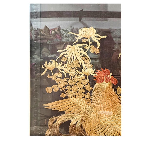 Early 20th Century Qing Dynasty Embroidered Rooster Tapestry 2 With Wood Frame, in Lucite Box For Sale - Image 6 of 9