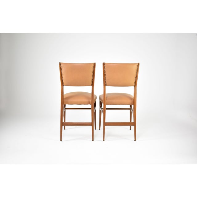 1950s Pair of Walnut and Leather Side Chairs by Gio Ponti, Italy, 1950s For Sale - Image 5 of 11