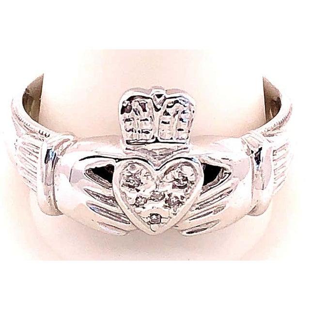 2010s 14 Karat White Gold Claddagh Diamond Ring, Size 13 For Sale - Image 5 of 9