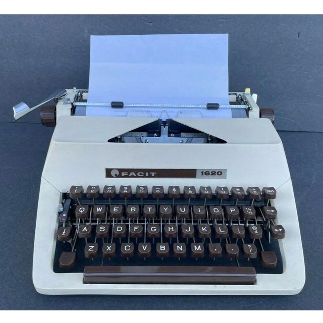 1960s Mid Century Swedish Portable Typewriter - Facit 1620 - With Original Case and Accessories For Sale - Image 5 of 12