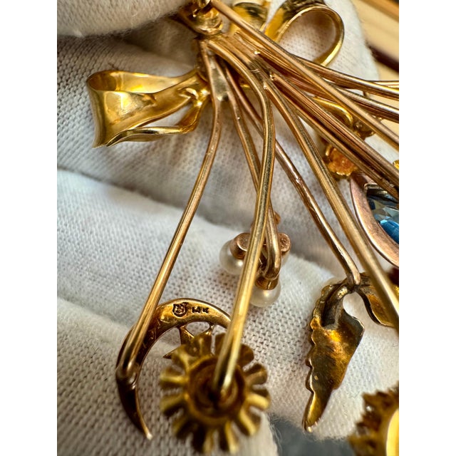 2000 - 2009 Bug on A Flower Bouquet Pearl Diamond Brooch /Pin 14 Kt Yellow Gold 17.5 Gm For Sale - Image 5 of 18
