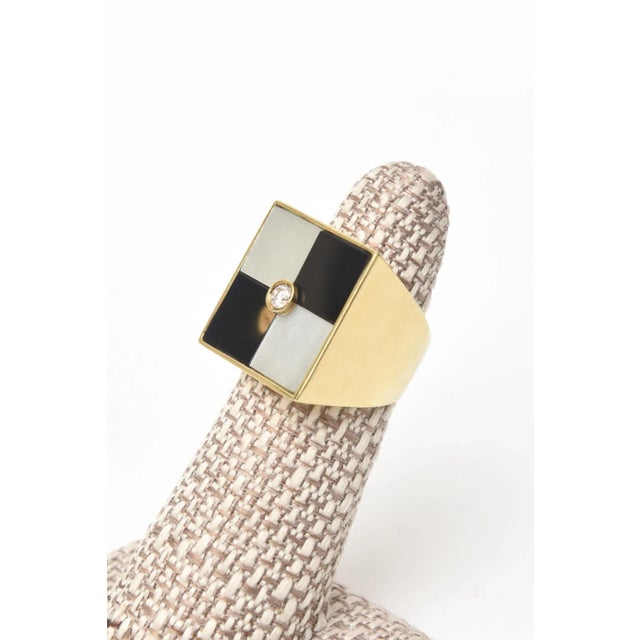 Metal Vintage 18k Gold, Onyx and Mother of Pearl Geometric Ring Italian Size 7 For Sale - Image 7 of 9