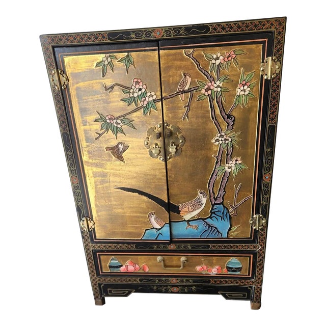 1950s Chinoiserie Hand Painted Elegant Gold Leaf Chinese Cabinet For Sale