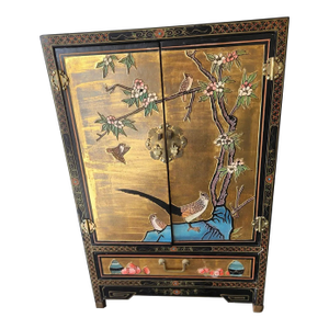 1950s Chinoiserie Hand Painted Elegant Gold Leaf Chinese Cabinet