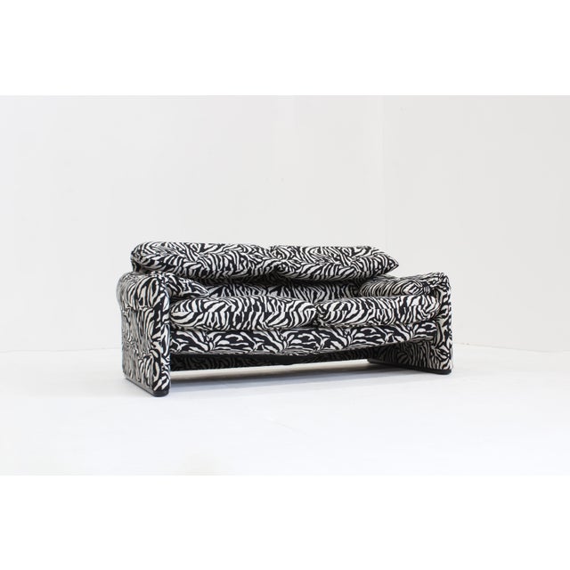 Cassina Maralunga 2-Seater Sofa in Zebra Upholstery by Vico Magistretti, 1970s For Sale - Image 11 of 11