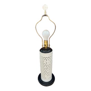 Late 20th Century Reticulated Blanc De Chine Chinoiserie Table Lamp For Sale