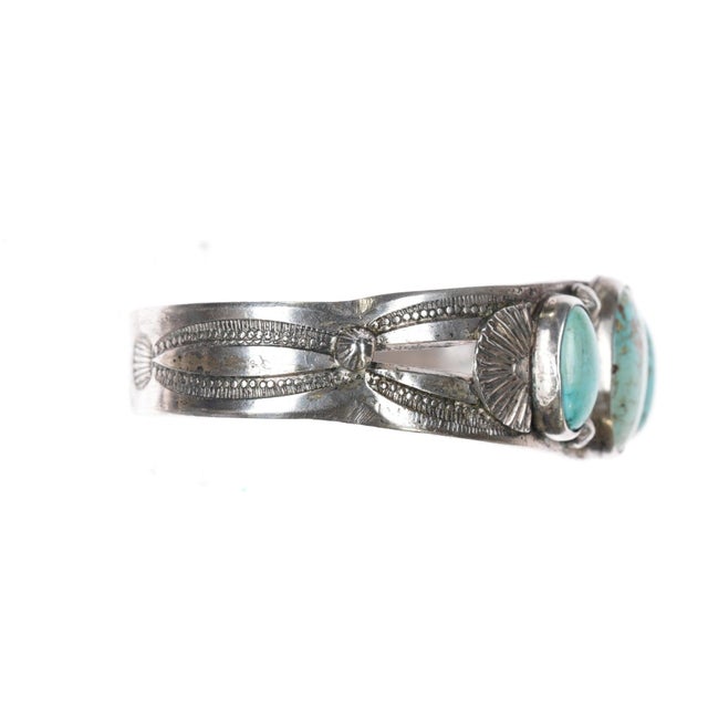 1940s 6 1/8" 1940's Navajo sterling 3 stone turquoise cuff bracelet For Sale - Image 5 of 10
