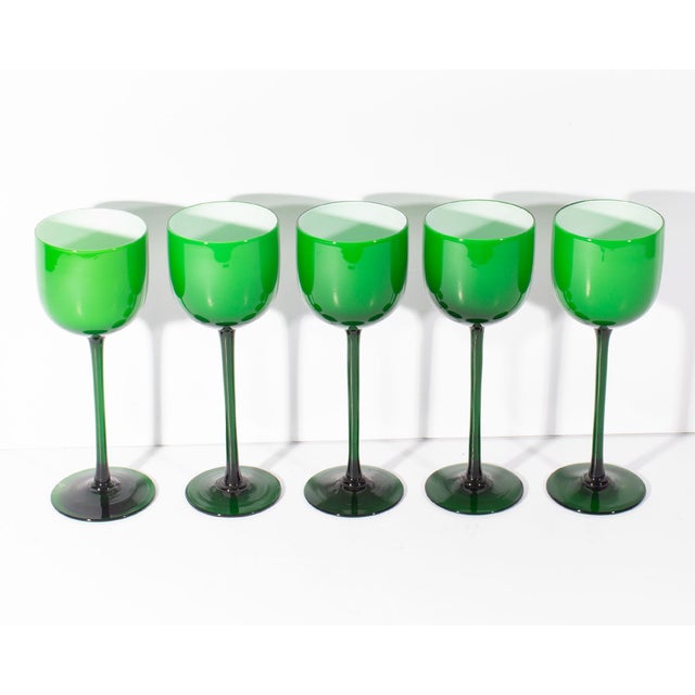 Contemporary Carlo Moretti Cased Green 9.25” Wine Glasses, Set of Five For Sale - Image 3 of 7