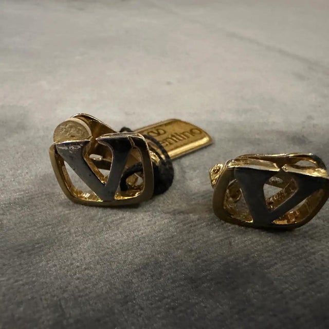 Valentino 1980s Logo Gilted Metal Clip on Earrings by Valentino Garavani For Sale - Image 4 of 10