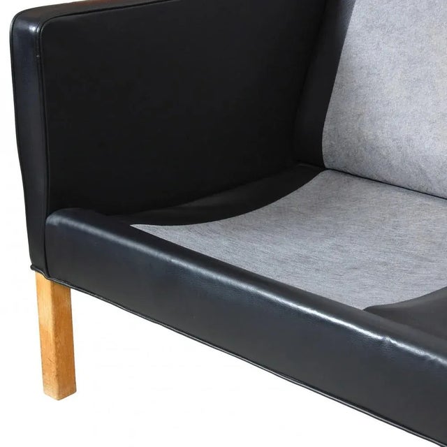 19th Century 2322 2-Seater Sofa in Black Bison Leather and Oak by Børge Mogensen for Fredericia, 1890s For Sale - Image 5 of 9