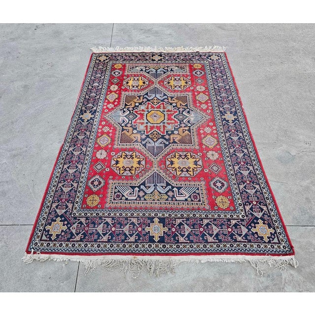 In this listing you will find an antique Kazak Rug with geometrical patterns and vibrant colours. It was hand-knotted in...