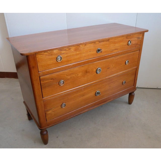 Antique solid elm chest of drawers. Mid-19th century Antique solid elm chest of drawers. First half of the 19th century...