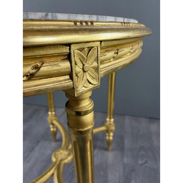 A superb round pedestal table in giltwood, in the Louis XVI style, dating from the 19th century. This elegant piece is...
