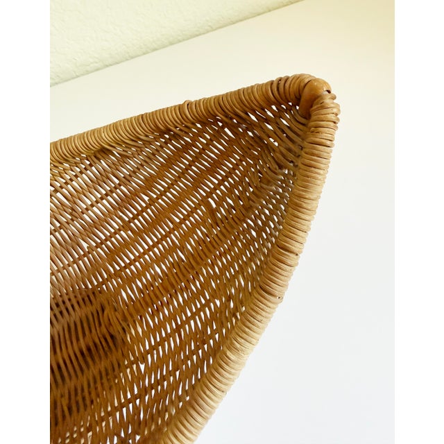 Mid-Century Modern 1960s Woven Wicker Canoe-Shaped Basket For Sale - Image 3 of 7