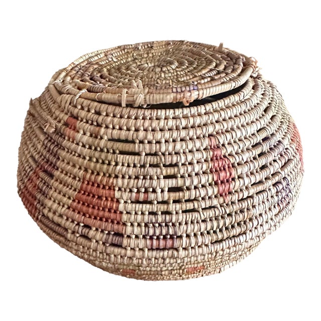 Hand-Woven Native American Horsehair Lidded Basket For Sale