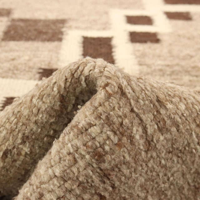 Vintage Rug in Wool For Sale - Image 9 of 11
