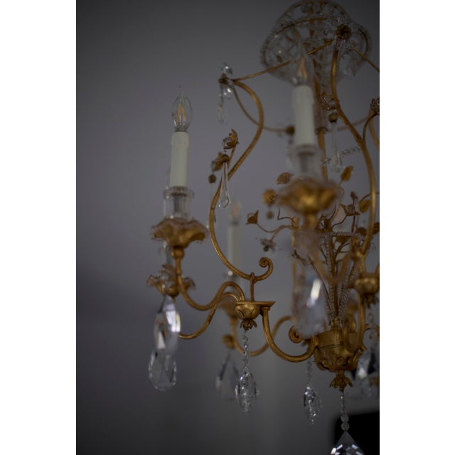 Hollywood Regency Vintage Maison Baguès Gilded Metal & Crystal Chandelier – French Hollywood Regency For Sale - Image 3 of 4