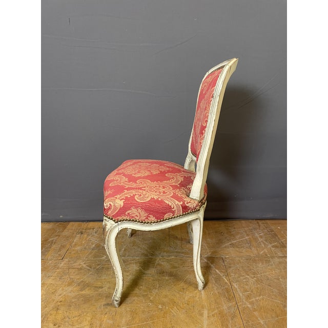 Set of four chairs in off-white painted wood. They rest on four cabriole legs. Upholstery, seat, and backrest in excellent...