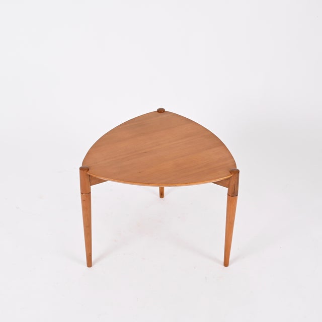 1960s Mid-Century Triangular Coffee Table by Fratelli Reguitti, 1960s For Sale - Image 5 of 16