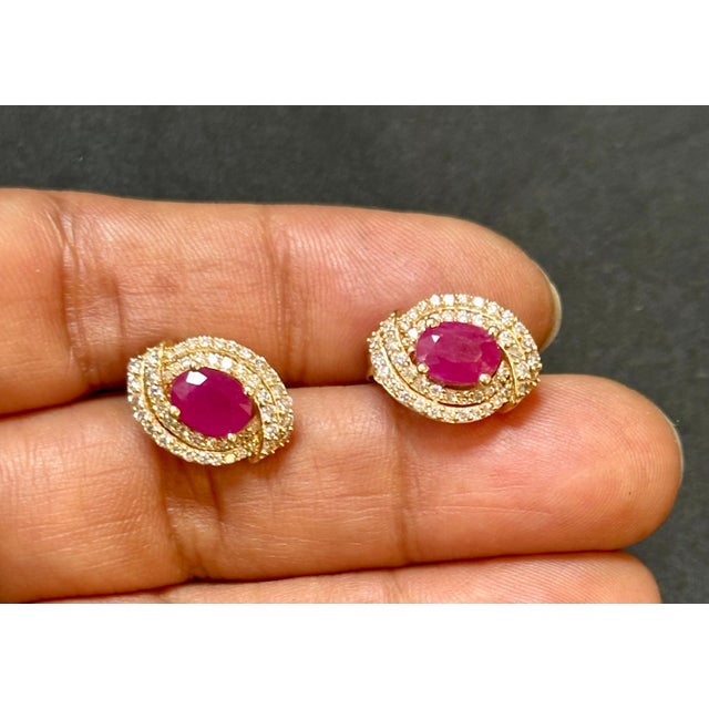 Gemstone 3.5 Carat Oval Natural Ruby & 1.2 Ct Diamond Stud Earrings 14 Karat Yellow Gold For Sale - Image 7 of 18