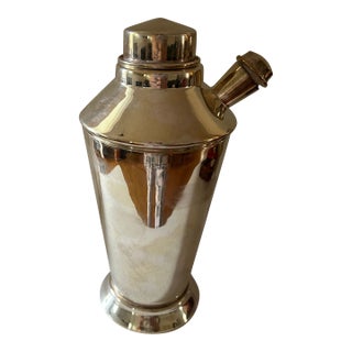Early 20th Century Art Deco Silver Plate Cocktail Shaker With Center Pour and Side Spout Lid For Sale