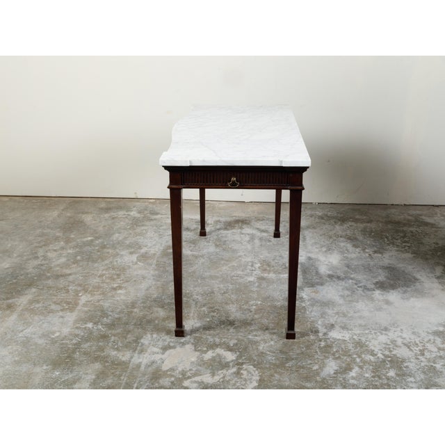 English 1820s Mahogany Server with White Veined Marble Top and Lateral Drawer For Sale - Image 11 of 12