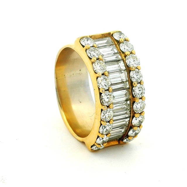 An American Modernist ring dating to circa 1980s–1990s, crafted in 18K yellow gold and set with approximately 4.60 carats...