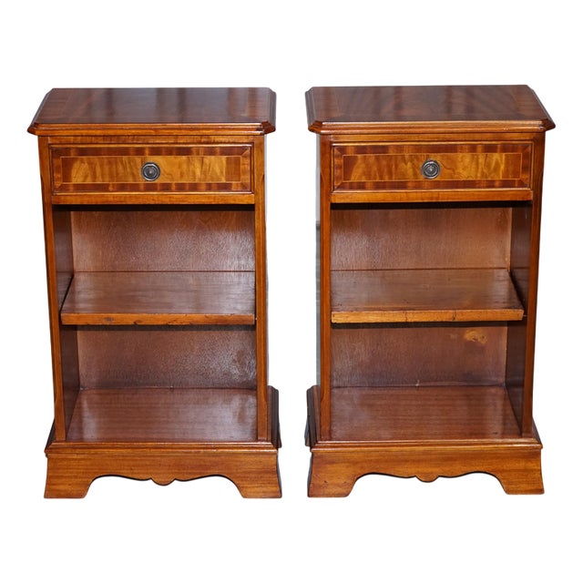 Vintage Georgian Style Walnut Nightstands, Set of 2 For Sale