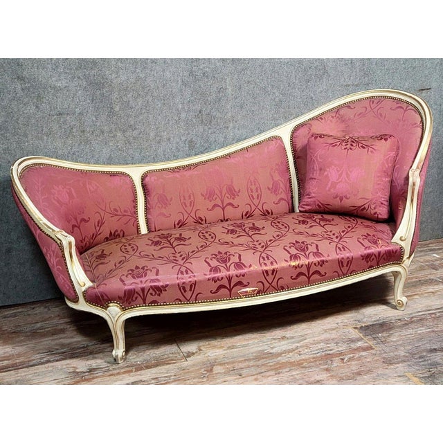 Louis XV style daybed/méridienne or récamier in lacquered wood, circa 1880, with patterned silk-like upholstery (worn),...