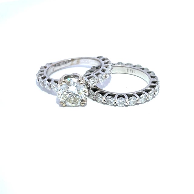 Early 21st Century 18k White Gold Gia Certified Natural Diamond Bridal Set Rings Size 6.5 For Sale - Image 5 of 5