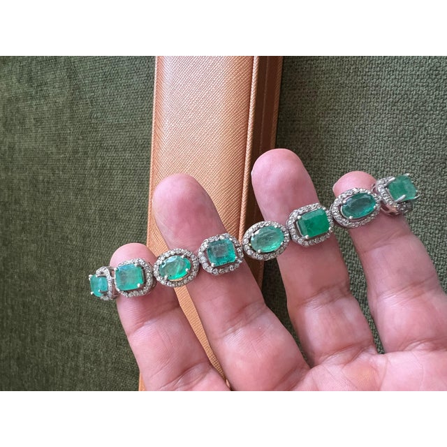 Bochic “Capri” Vintage Zambian Emerald & Diamond Bracelet Set 18K Gold & Silver For Sale - Image 4 of 15