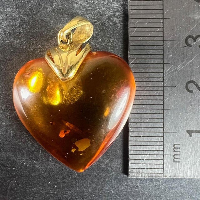 Large Vintage French Puffy Heart Charm Pendant in 18 Karat Yellow Gold, 1960s For Sale - Image 13 of 18